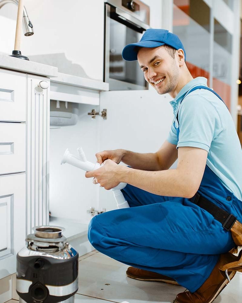 smiling male plumber in uniform holds drain pipe resize pipnelaqrotunyyrfd6foso03i9l60oeg27uaff21c